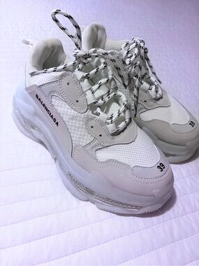 Balenciaga White Mesh Designer Sneaker (Size 39)